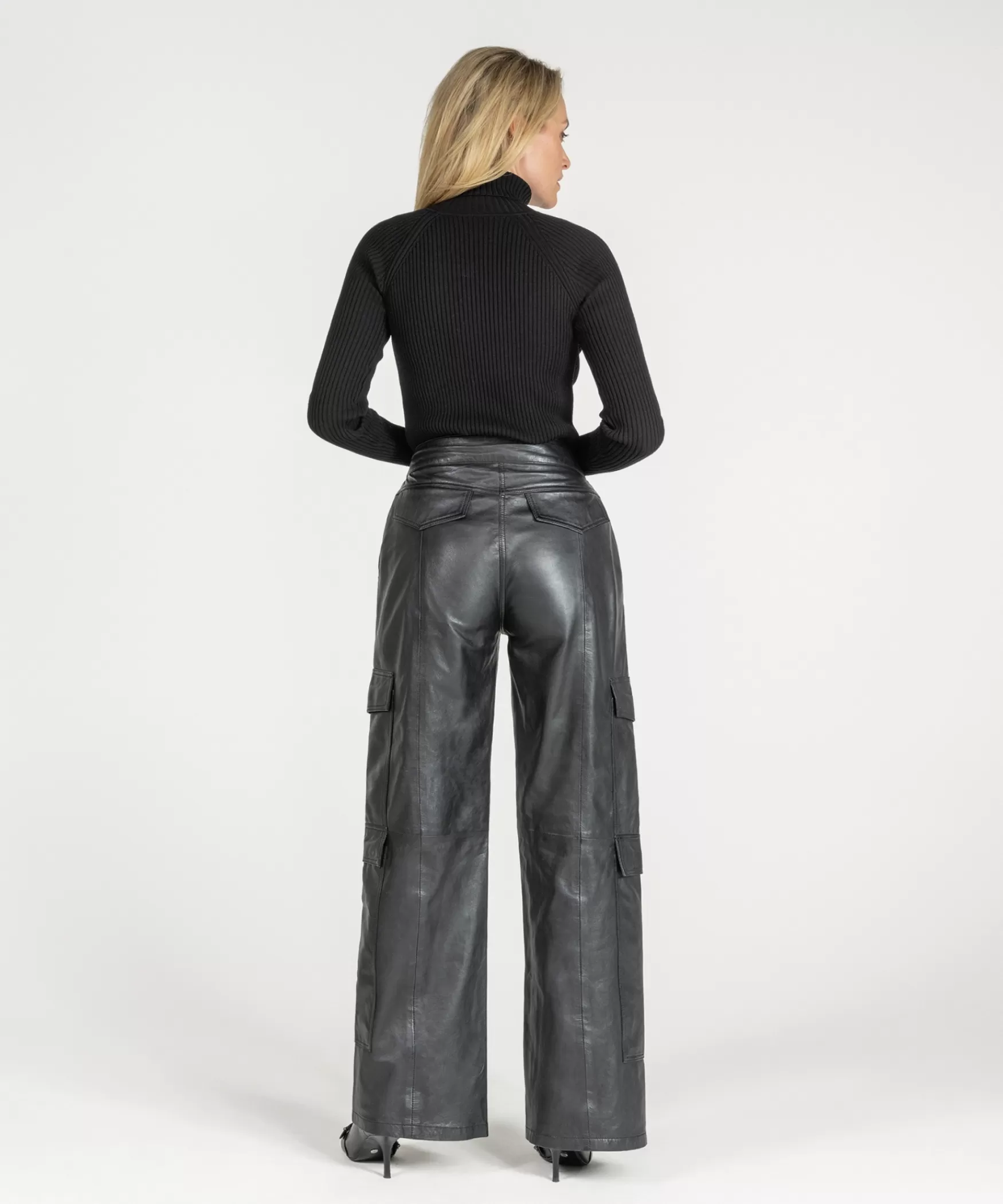 pem__black_23892.webp IBANA Pem | Black< High Waist | Wide Fit