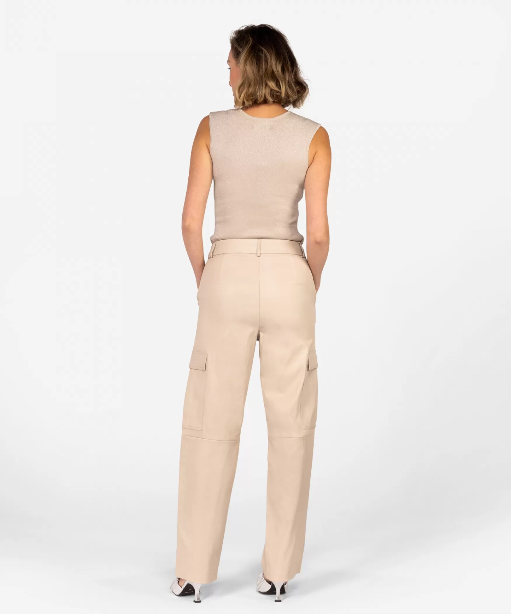 pleuni__almond_white_25516.webp IBANA Pleuni | < Wide Fit | Leren Broeken