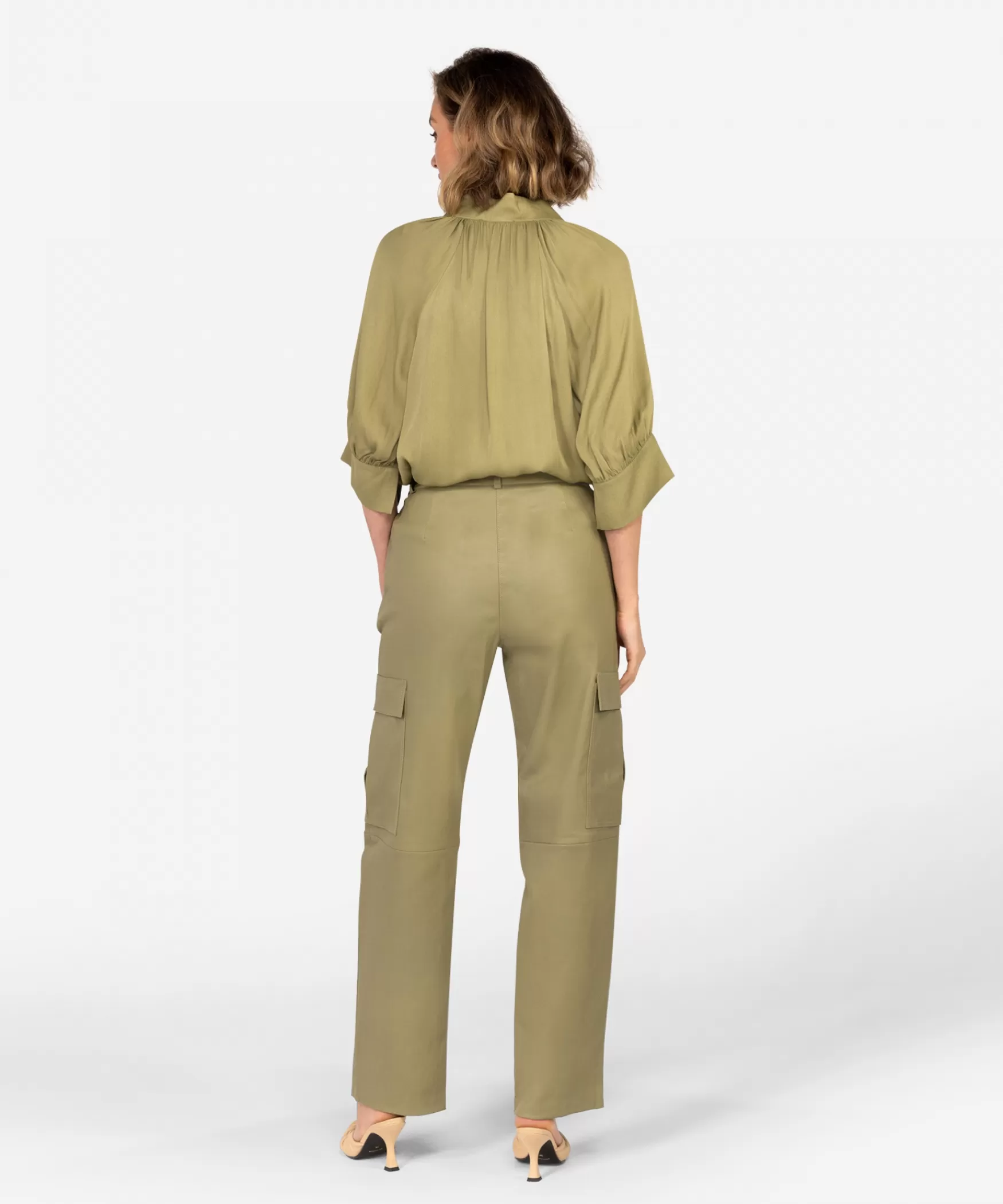 pleuni__moss_green_25452.webp IBANA Pleuni | < Wide Fit | Leren Broeken