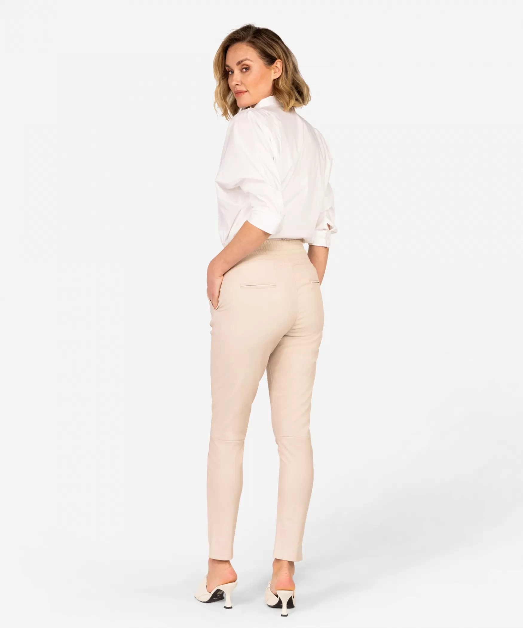 poggy__almond_white_24249.webp IBANA Poggy | Almond < High Waist | Leggings